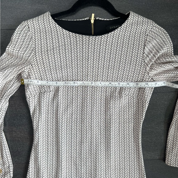 Dynamite pattern dress in black and white - Picture 11 of 12